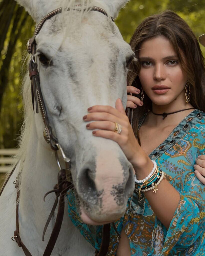 Amazonas: Equestrian feeling / Patricia Olivares Taylhardat, Yves Saint Laurent, Angélica Rebolo, Daniela Fermo, colección, oro 18k, earring cuff, libertad, anillos, diamantes, zarcillos, avant garde, amazonas, sensual, elegante, venezolanas, belleza, concepto, rebolo, piercings, joyas, braganza, feeling, esmaltados, equestrian, rubíes, esmeraldas, zafiros, piedras preciosas