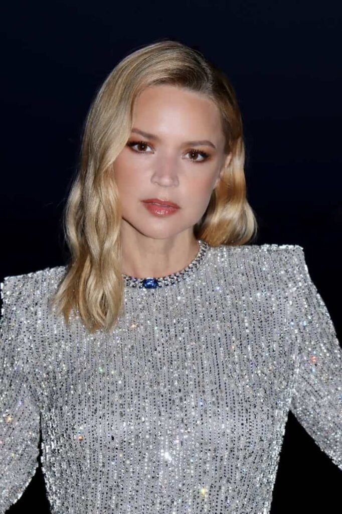 Cartier en Cannes: Joyas a todo lujo elegidas por las celebridades / Patricia Olivares Taylhardat, Cartier, Cannes, Virginie Efira, Édgar Ramírez, Beautés du Monde, Poroca, Tank Chinoise, Cartier Love, oro blanco de 18 quilates, joyas, accesorios, gargantilla, maison, diseño, cabujón, collar, gemelos, reloj, corbata, pasarela, moda, tendencias, diamantes, zafiros, anillo, joyería, oro amarillo de 18 quilates