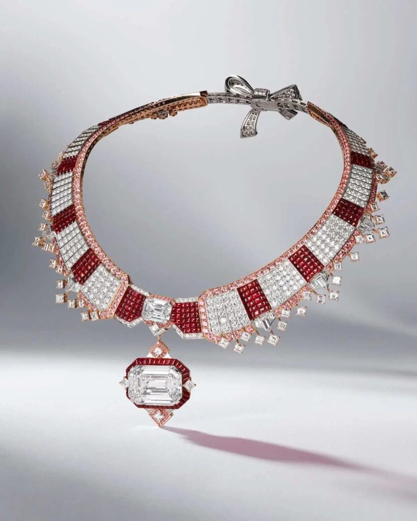 The Lesotho Legend, el excepcional diamante Van Cleef & Arpels / Patricia Olivares Taylhardat, Van Cleef & Arpels, The Lesotho Legend, Mystery Set, Collerette, reina Nazli de Egipto, Atours Mystérieux, Legend of Diamond, colección, diamantes, collar, rubíes, joyas, artesanal, gema