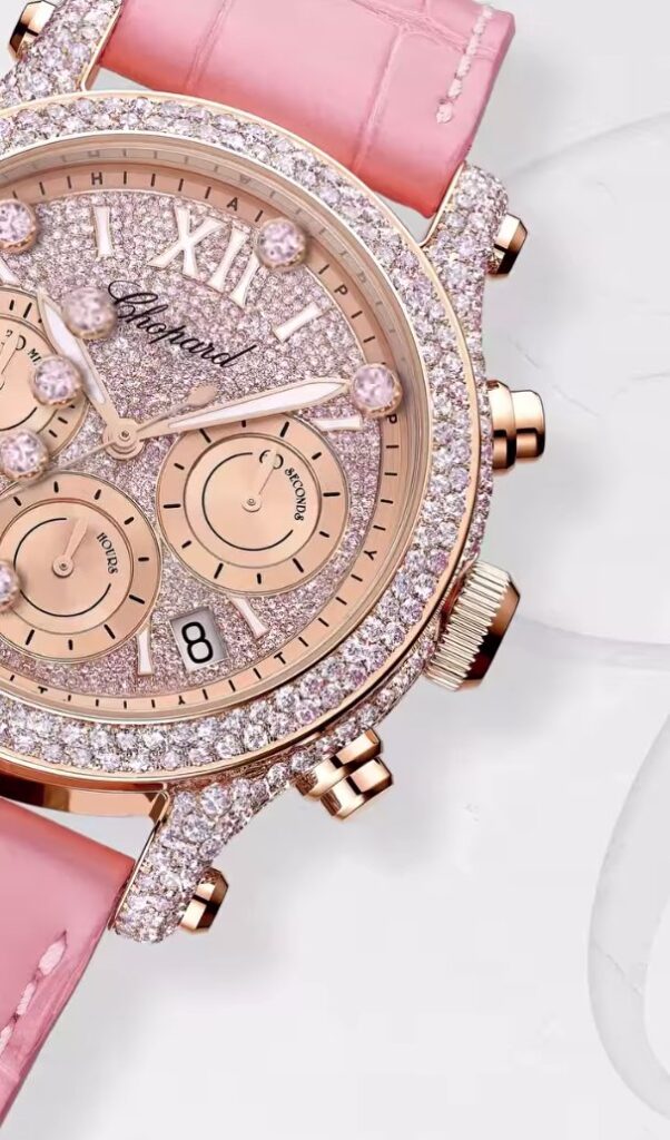 El nuevo Happy Sport Chrono de Chopard es rosa y está a la moda / Patricia Olivares Taylhardat, Chopard, Chopard Haute Joaillerie, Joyería Braganza, Happy Sport Chrono, COSC, Suiza, Barbiecore, diamantes, oro 18 quilates, relojería, atractivo, elegancia, marcas, joyas, ethical, atrevida