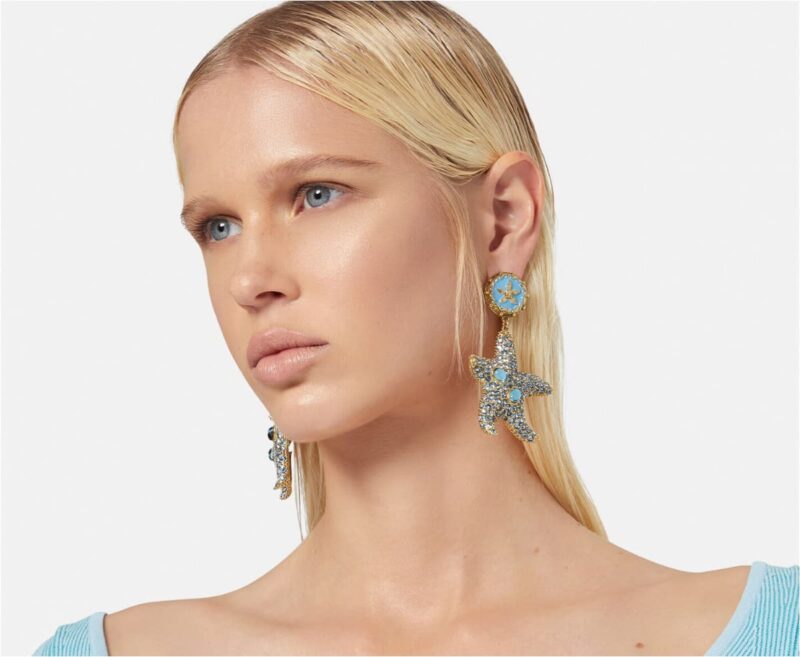 Joyas en tendencia: 4 estilosas propuestas / Patricia Olivares Taylhardat, Versace, Paar, Niribu, Christian Dior, Casa Collab, Atlántida virtual, Simone Rocha, Saint, Laurent, Jacquemus, Chanel, Louis Vuitton, Le Chiquito, Etro, joyas, collares, aretes, bolsos, perlas, marcas, brazaletes, oro, gargantillas, carteras, candelabros, pulseras, argollas, gemas, tendencias, colgantes, dijes