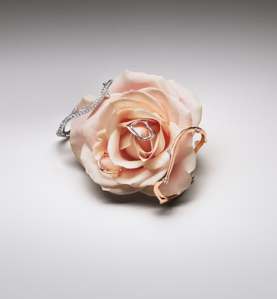 Dior y sus Rosas convertidas en joyas: un símbolo de amor / Patricia Olivares Taylhardat, Dior, Bois de Rose, Christina Dior, Christian Dior, Rose Dior Couture, Rose Dior Pré, Catelan, rosas, joyas, oro, diamante, accesorios, collares, capullo, looks, pendientes, anillos, brazalete, Madeleine, colección, símbolos, unisex