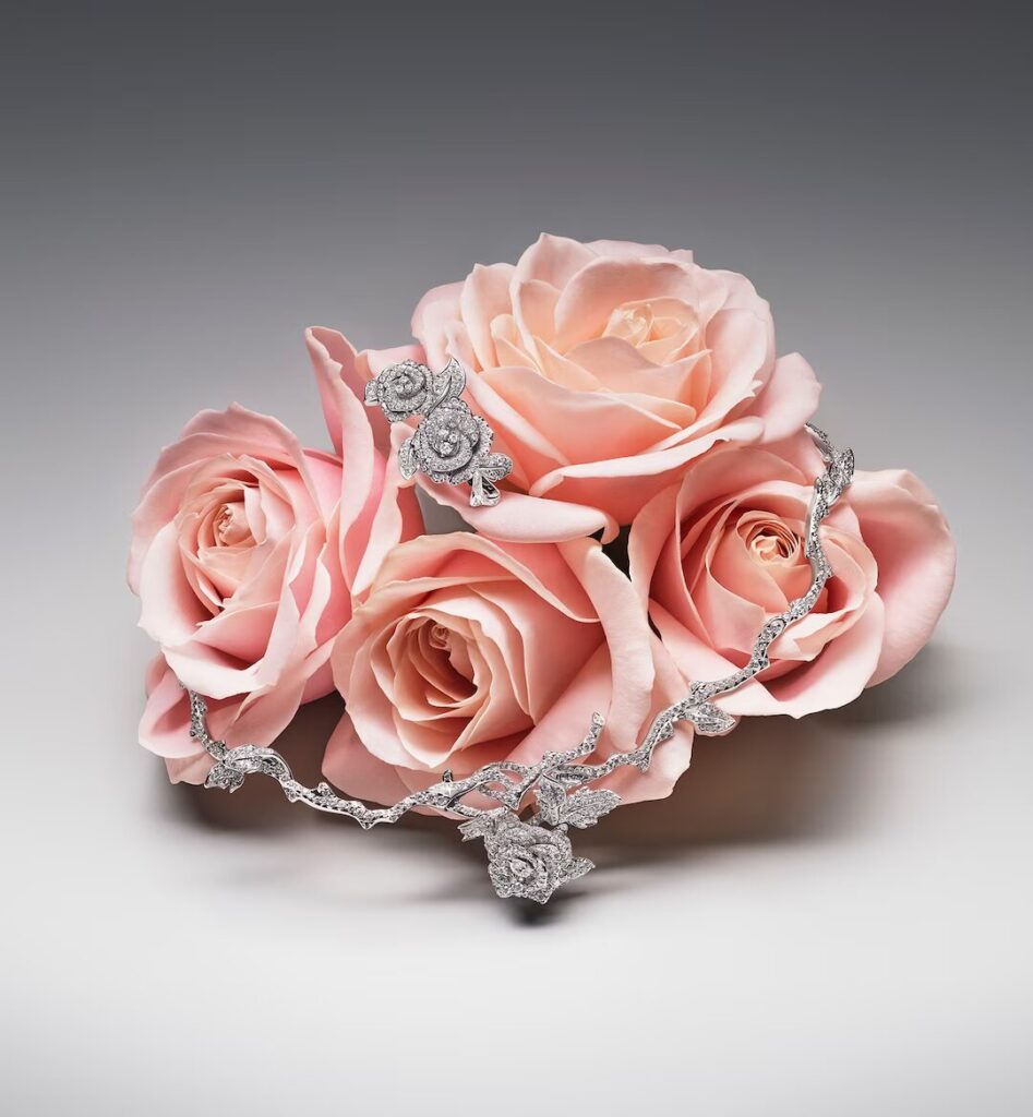 Dior y sus Rosas convertidas en joyas: un símbolo de amor / Patricia Olivares Taylhardat, Dior, Bois de Rose, Christina Dior, Christian Dior, Rose Dior Couture, Rose Dior Pré, Catelan, rosas, joyas, oro, diamante, accesorios, collares, capullo, looks, pendientes, anillos, brazalete, Madeleine, colección, símbolos, unisex