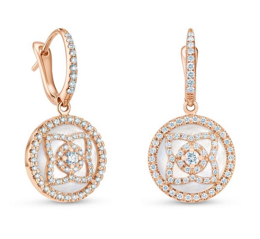 De Beers Jewellers hace brillar a la flor de loto / Patricia Olivares Taylhardat, De Beers, Enchanted Lotus, loto, oro, diamantes, nácar, colección, pendientes, brazaletes, anillos, collares, elegantes, joyas, jewellers