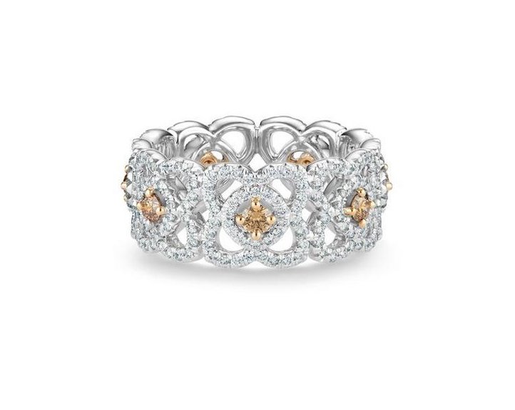 De Beers Jewellers hace brillar a la flor de loto / Patricia Olivares Taylhardat, De Beers, Enchanted Lotus, loto, oro, diamantes, nácar, colección, pendientes, brazaletes, anillos, collares, elegantes, joyas, jewellers