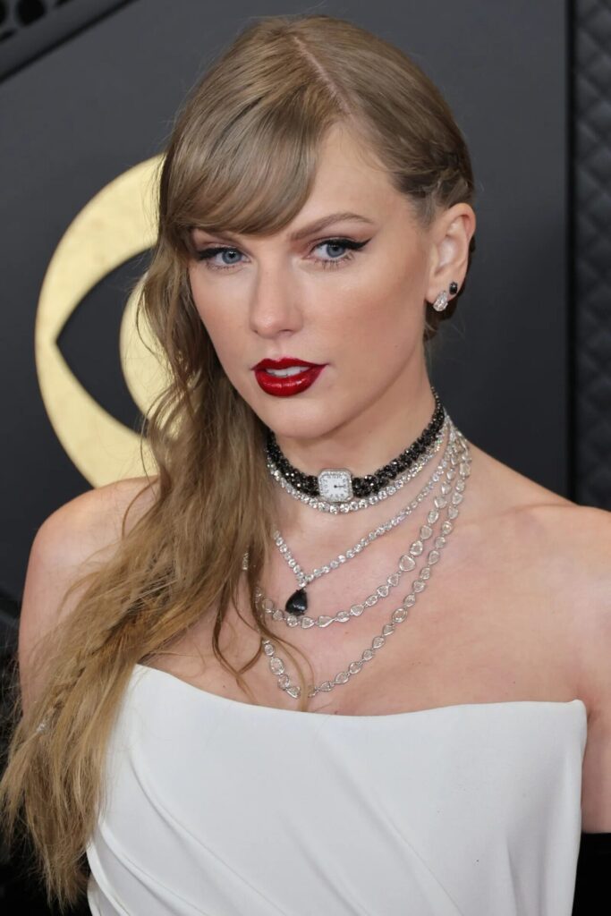 Karol G y Taylor Swift, unidas por el brillo de los diamantes / Patricia Olivares Taylhardat, Dior, Karol G, Taylor Swift, Grammys, , Lorraine Schwartz, Messika, Star Chaser, Midnigth Sun, joyería, joyas, brillo, diamantes, francesa, red carpet, galardón, sociales, redes, sol, instagram, artista, colombiana, lentes, estrellas, cantantes, firmas, colección, gemas, vintage, reloj, gargantilla