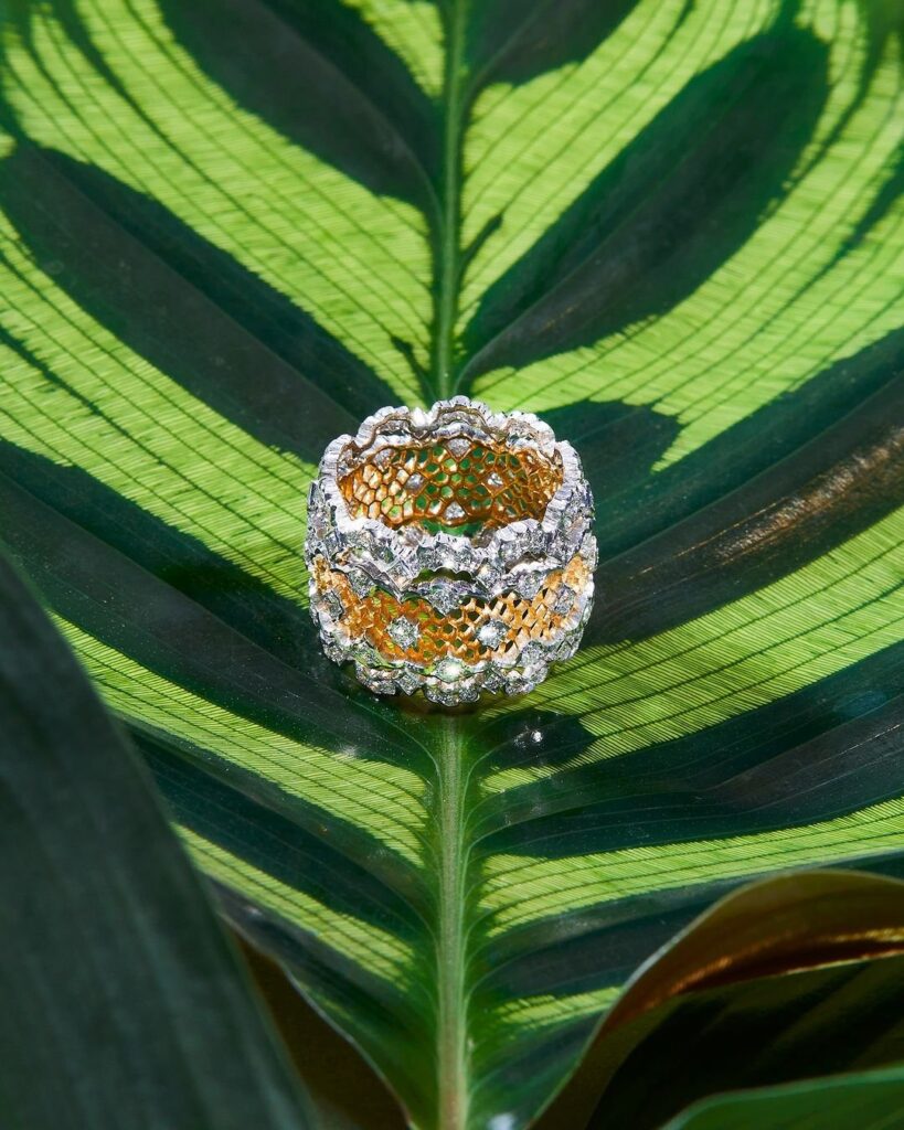 Tulle de Buccellati: la elegancia de la colmena / Patricia Olivares Taylhardat, Tulle, Buccellati, Mario Buccellati, colección, florales, brazalete, abejas, colmenas, pentágonos, patrones, cordones venecianos, Venecia, musa, tul, pendientes, preciosas, piedras, hexagonales, oro, orfebre, set, joyas, joyería, artesanal, panal