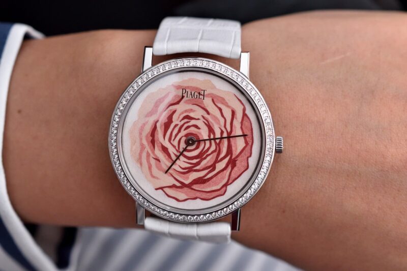 Altiplano Rose Watch: la rosa que enaltece el tiempo / Patricia Olivares Taylhardat, Piaget, Altiplano Rose Watch, Yves Piaget Rose, Ginebra, 18 quilates, relojes, 1982, pétalos, brillantes, arte, madera, nácar, amor, antigüedad, rodio, diamantes, oro