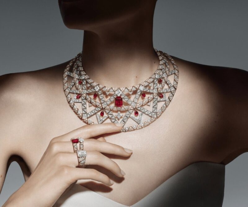 El rubí: la piedra para los nacidos en julio / Patricia Olivares Taylhardat, Tiffany & Co, Elsa Peretti, Birmania, Myanmar, rubí, piedra preciosa, rojo, julio, gemólogos, oro, anillos, colgantes, colecciones, rubíes, diamantes, ruber, latin, esmeraldas, zafiros, gema, minerales, asterismos, rutilo, estrellas