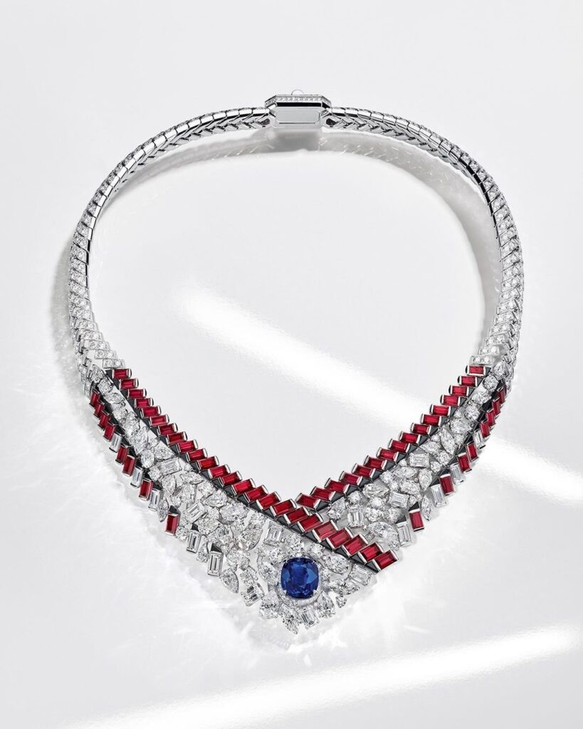 ¿Ya vieron el nuevo collar de Chanel? / Patricia Olivares Taylhardat, Chanel, colección, Haute Joaillerie Sport, collar, Graphic Line, deportivo, francesa, zafiro, cachamira, chevrón, rubíes, baguette, anillo, diamantes, zafiros, artesanal