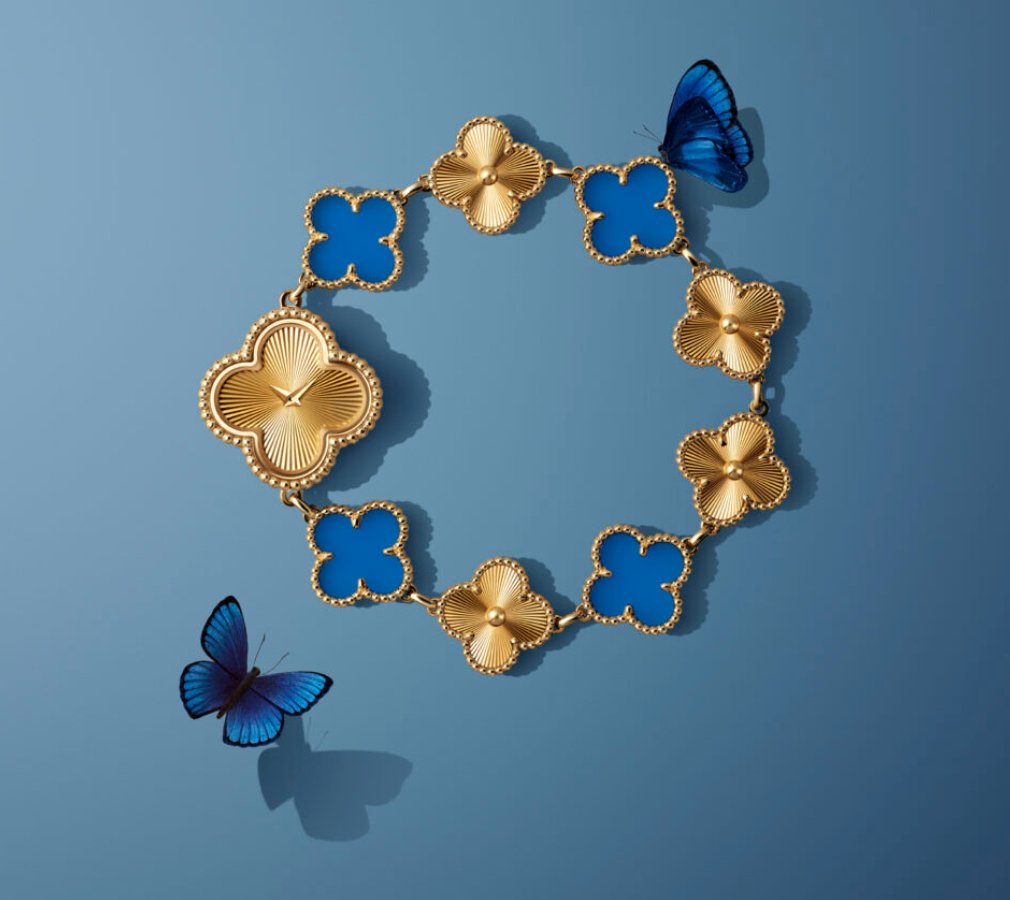 Van Cleef & Arpels incluye la piedra AZUL en piezas de su icónica colección Alhambra / Patricia Olivares Taylhardat, Van Cleef & Arpels, piedra, azul, colección, Alhambra, 1968, oro, grabado, guilloché, ágata, brazalete, anillo, trébol, suerte