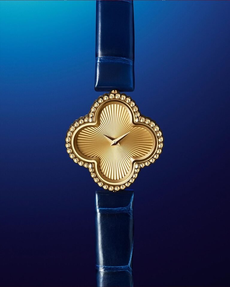 Van Cleef & Arpels incluye la piedra AZUL en piezas de su icónica colección Alhambra / Patricia Olivares Taylhardat, Van Cleef & Arpels, piedra, azul, colección, Alhambra, 1968, oro, grabado, guilloché, ágata, brazalete, anillo, trébol, suerte