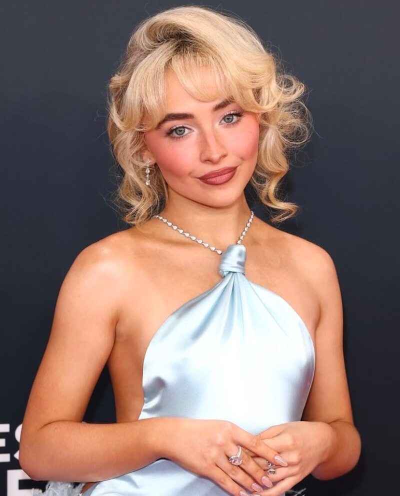 Sabrina Carpenter brilla en los Grammys