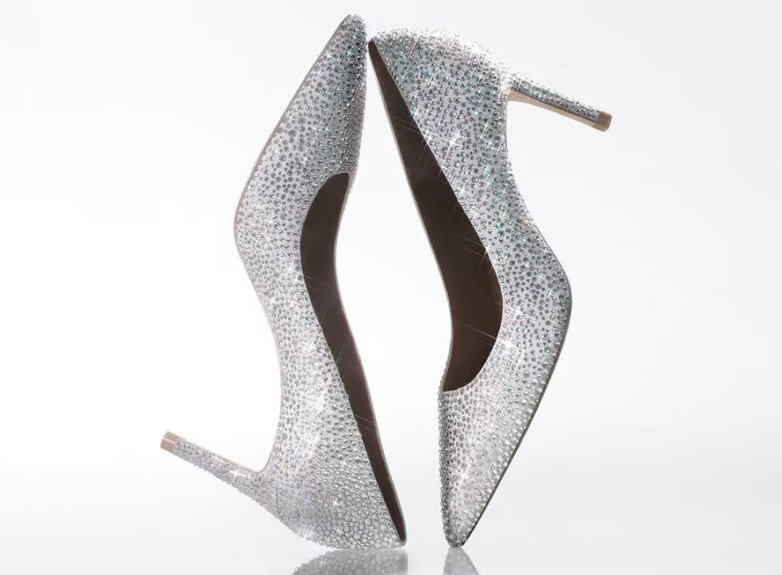 Swarovski x Stuart Weitzman: cristales en la pista de baile / Patricia Olivares Taylhardat, Swarovski, Stuart Weitzman, cristales, pista, baile, maison, plataforma, colaborativa, Creators Lab, tacones, Stuart Power Shine, artesanía, precisión, adornos, Stuart Power, zapato, plateados, amarillo, topacio, pedrería, azul, verde, rosa, Glinda, Elphaba, Ariana Grande, embajadora, marca, colección, MET Gala, boutique, Instant Wonder, Antara Fashion Hall